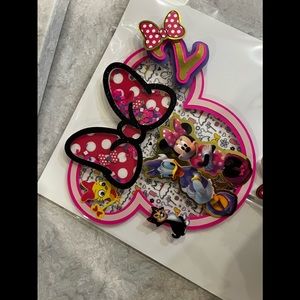 Minnie bowtique cake topper